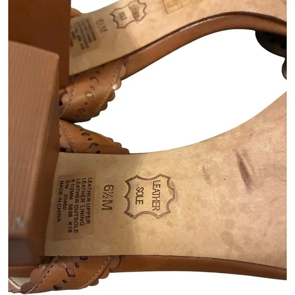 Tory Burch Marguerite Perforated Cutout Floral Chunk Heel Sandals Size 6.5 - Picture 13 of 13